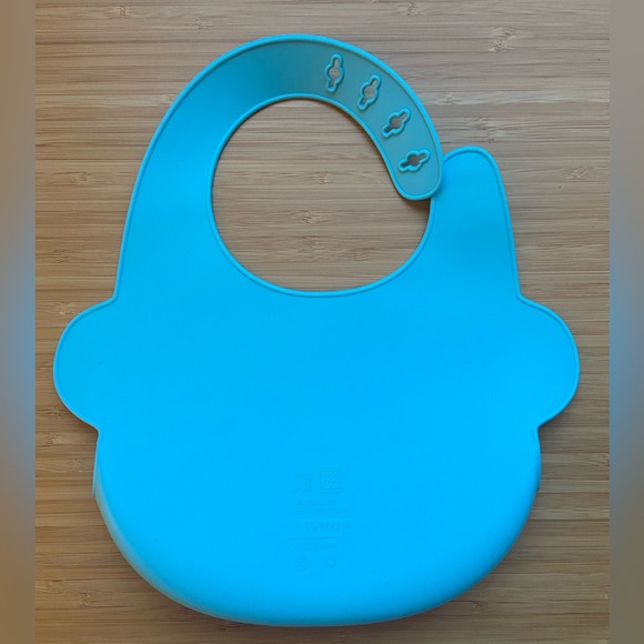 Skip hop Zoo fold & go silicone bib (dog) - Picture 3 of 4